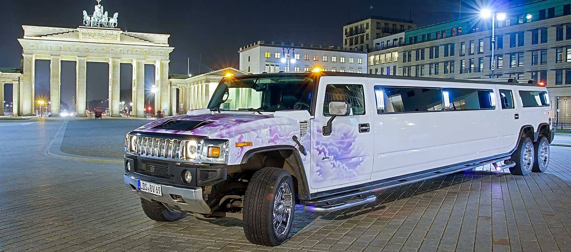 Eine Limousine und Du und deine Freunde haben Spaß in einer Limousine Eine Limousine und eine tolle Fahrt durch Berlin mit deinen Freunden erleben